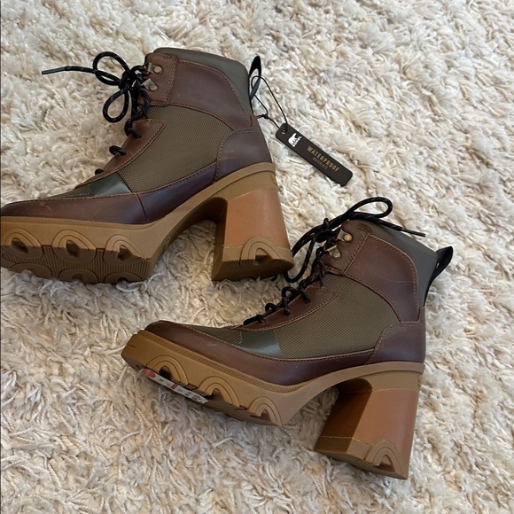 New! SOREL Brex lug heel platform boots 7 - Picture 3 of 16